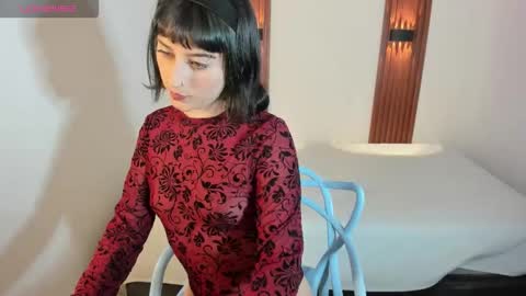 oliviawolf3 online show from 11/28/25, 04:15