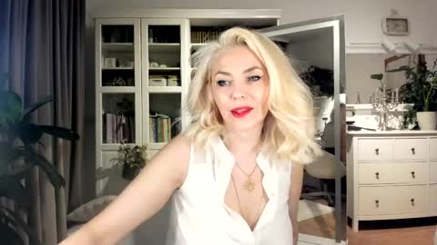 ollalla7 online show from 04/25/26, 08:39