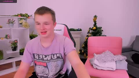 Snapshot of ollistiw chatting on 12/19/24, 08:44 Olli and Stiw online show from 12/19/24, 08:44