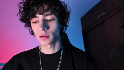 Snapshot of olliver___y chatting on 12/31/24, 02:25 online show from 12/31/24, 02:25