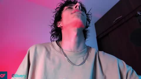 Snapshot of olliver___y chatting on 01/11/25, 06:35 online show from 01/11/25, 06:35