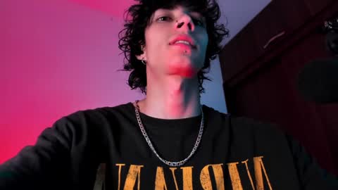 Snapshot of olliver___y chatting on 01/14/25, 03:22 online show from 01/14/25, 03:22