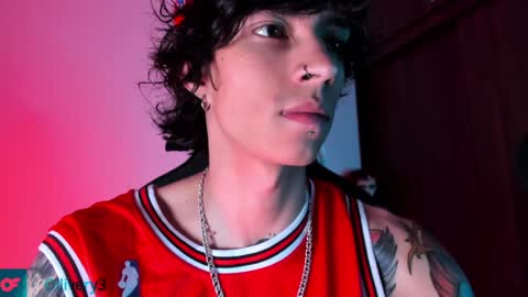 Snapshot of olliver___y chatting on 01/20/25, 04:32 online show from 01/20/25, 04:32