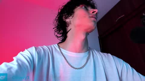 Snapshot of olliver___y chatting on 01/24/25, 01:13 online show from 01/24/25, 01:13
