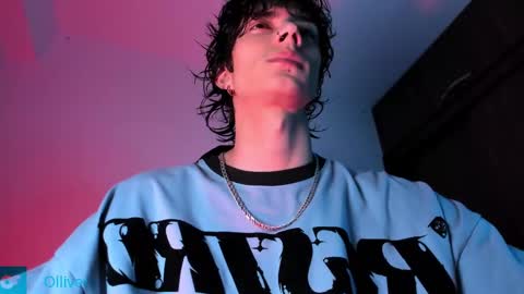 Snapshot of olliver___y chatting on 02/10/25, 02:41 online show from 02/10/25, 02:41