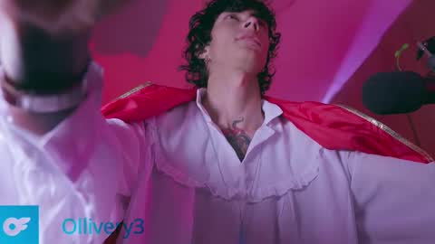 Snapshot of olliver___y chatting on 10/31/25, 08:54 online show from 10/31/25, 08:54