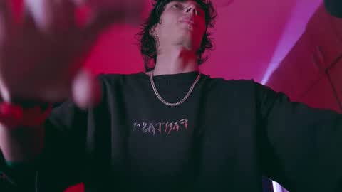 Snapshot of olliver___y chatting on 11/15/25, 02:53 online show from 11/15/25, 02:53