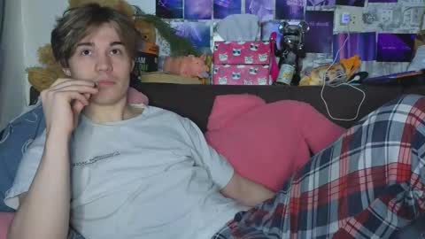 Snapshot of ololkd chatting on 03/07/25, 08:00 Tony online show from 03/07/25, 08:00