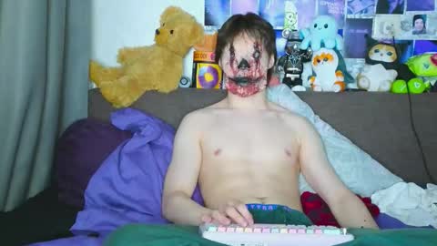 Snapshot of ololkd chatting on 10/31/25, 08:32 Tony online show from 10/31/25, 08:32