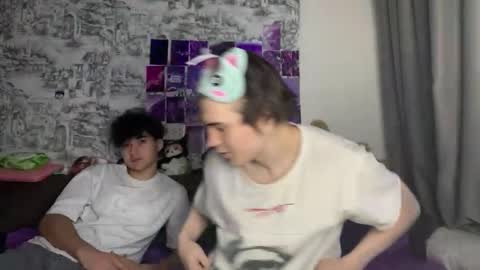 Snapshot of ololkd chatting on 11/18/25, 05:56 Tony online show from 11/18/25, 05:56