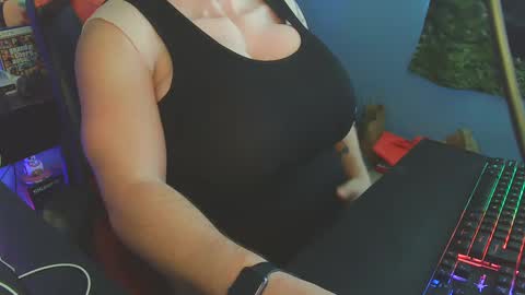 Snapshot of olorlando321 chatting on 10/13/25, 02:06 Dani Pregna online show from 10/13/25, 02:06