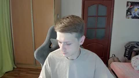 Snapshot of olvr_zoolander chatting on 09/10/25, 07:14 Oliver and Mira online show from 09/10/25, 07:14