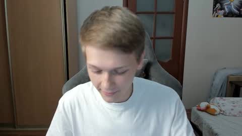 Snapshot of olvr_zoolander chatting on 10/11/25, 10:19 Oliver and Mira online show from 10/11/25, 10:19