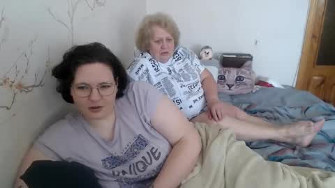 Snapshot of olyaandnetty chatting on 02/17/25, 09:46 OlyaAndNetty online show from 02/17/25, 09:46