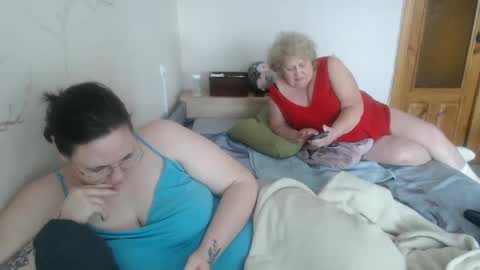 Snapshot of olyaandnetty chatting on 02/20/25, 01:08 OlyaAndNetty online show from 02/20/25, 01:08