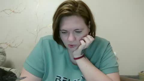 Snapshot of olyaandnetty chatting on 03/11/25, 08:53 OlyaAndNetty online show from 03/11/25, 08:53