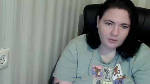 Snapshot of olyaandnetty chatting on 10/19/25, 03:01 OlyaAndNetty online show from 10/19/25, 03:01