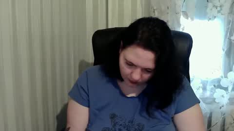 Snapshot of olyaandnetty chatting on 10/21/25, 10:27 OlyaAndNetty online show from 10/21/25, 10:27