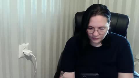 Snapshot of olyaandnetty chatting on 10/28/25, 10:30 OlyaAndNetty online show from 10/28/25, 10:30