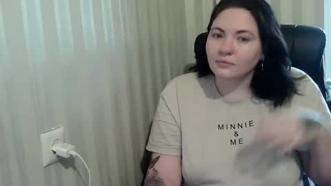 Snapshot of olyaandnetty chatting on 10/29/25, 07:32 OlyaAndNetty online show from 10/29/25, 07:32