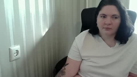 Snapshot of olyaandnetty chatting on 10/30/25, 07:54 OlyaAndNetty online show from 10/30/25, 07:54