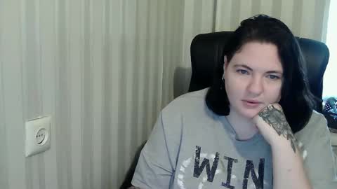 Snapshot of olyaandnetty chatting on 11/01/25, 01:46 OlyaAndNetty online show from 11/01/25, 01:46