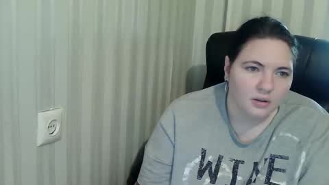 Snapshot of olyaandnetty chatting on 11/02/25, 09:44 OlyaAndNetty online show from 11/02/25, 09:44