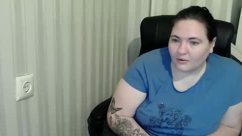 Snapshot of olyaandnetty chatting on 11/07/25, 05:35 OlyaAndNetty online show from 11/07/25, 05:35