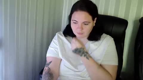 Snapshot of olyaandnetty chatting on 11/14/25, 06:34 OlyaAndNetty online show from 11/14/25, 06:34