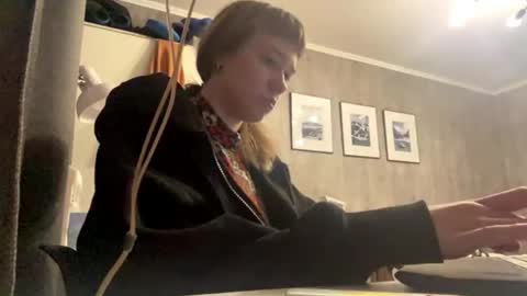 Eva online show from 05/23/26, 12:31