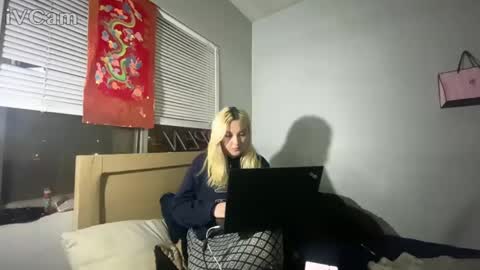 omathena11_11 online show from 02/12/25, 05:58