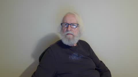 Snapshot of onanister chatting on 01/15/25, 08:26 Somewhere over the rainbow online show from 01/15/25, 08:26