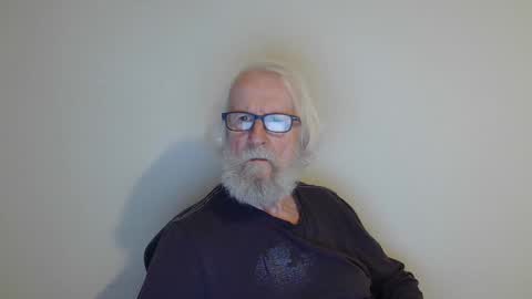 Snapshot of onanister chatting on 01/20/25, 09:01 Somewhere over the rainbow online show from 01/20/25, 09:01