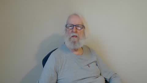 Snapshot of onanister chatting on 02/14/25, 07:28 Somewhere over the rainbow online show from 02/14/25, 07:28