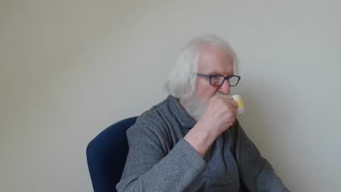 Snapshot of onanister chatting on 02/21/25, 01:22 Somewhere over the rainbow online show from 02/21/25, 01:22