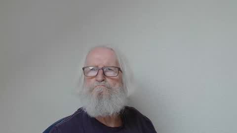 Snapshot of onanister chatting on 10/17/25, 02:19 Somewhere over the rainbow online show from 10/17/25, 02:19