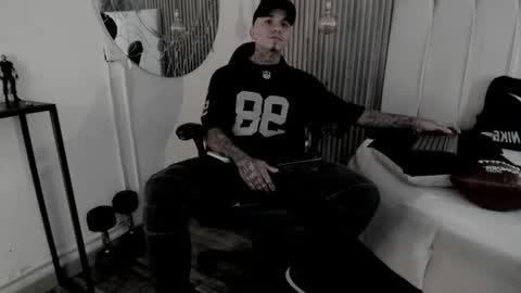 Snapshot of onceagain97_ chatting on 06/11/26, 12:32 ... online show from 06/11/26, 12:32
