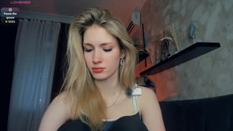 Ana online show from 12/21/25, 08:32