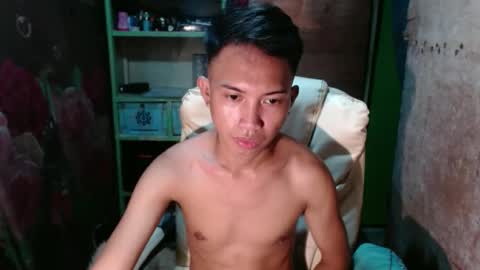 Snapshot of onebigloadxxx chatting on 01/10/25, 10:06 Wyn Will serve you and be your slave online show from 01/10/25, 10:06