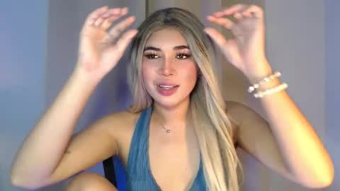 Snapshot of onegreattransdiva chatting on 09/27/25, 02:38 Goddess Rhiane online show from 09/27/25, 02:38