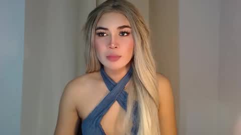 Snapshot of onegreattransdiva chatting on 09/29/25, 01:33 Goddess Rhiane online show from 09/29/25, 01:33