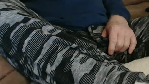 Snapshot of onehanglow chatting on 12/29/24, 07:22 Butch online show from 12/29/24, 07:22