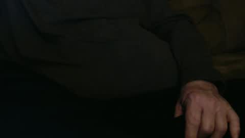 Snapshot of onehanglow chatting on 01/12/25, 01:53 Butch online show from 01/12/25, 01:53