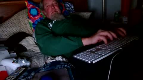 Snapshot of onemattu chatting on 12/26/24, 06:41 Mattu online show from 12/26/24, 06:41