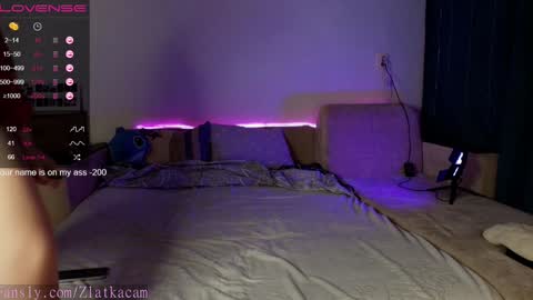 onezyzz1 online show from 12/18/24, 05:04