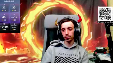 Snapshot of oni_hoshi chatting on 03/12/25, 07:49 Oni hoshi online show from 03/12/25, 07:49