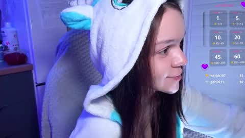 May  I am your cute succubus  online show from 11/04/25, 08:41