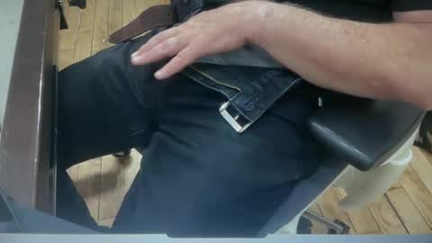 Snapshot of onlocationnyc chatting on 10/01/25, 12:49 onlocationnyc online show from 10/01/25, 12:49