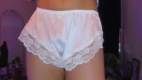 Snapshot of only_pammela chatting on 11/19/25, 12:10 misssaray official online show from 11/19/25, 12:10