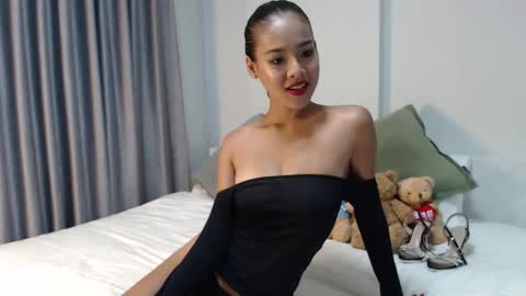 Snapshot of onlylilypeach chatting on 02/24/25, 01:02 Lily Peach - online show from 02/24/25, 01:02